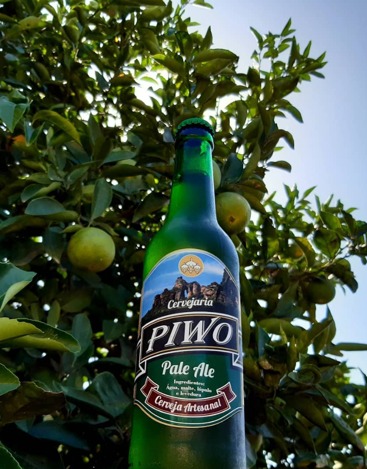 Foto de cerveja Piwo ao lado de limoeira. cervejaria regional