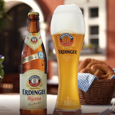 Erdinger Weissbier servida em copo